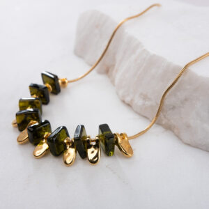 Petal Glow wine-olive-green-en